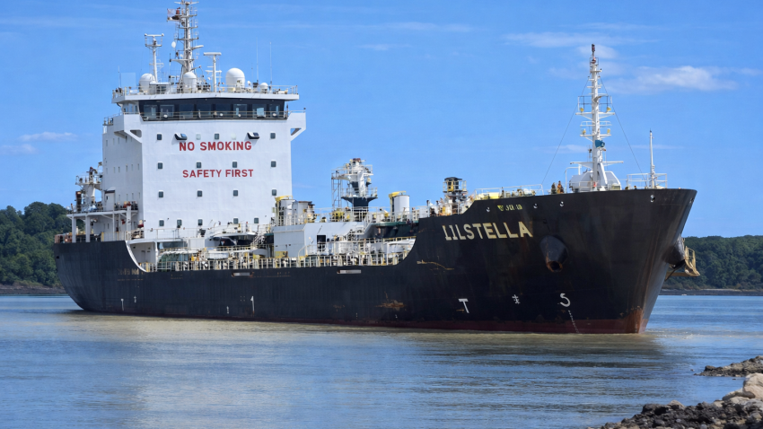 Traficul maritim pe Canalul Sulina, restricționat după eșuarea unei nave