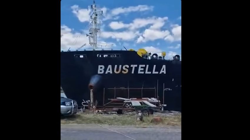 VIDEO | O navă uriașă a izbit malul pe brațul Sulina