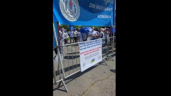 Sindicaliștii din educație protestează la Palatul Parlamentului