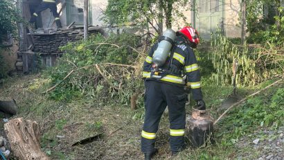 TULCEA: Incendiu urmat de explozia unei butelii într-o casă din municipiu. Un vârstnic a fost rănit