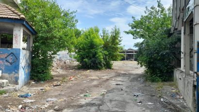 CONSTANȚA: Un fost spațiu industrial din cartierul KM 4-5 a devenit insalubru, ceea ce nemulțumește locuitorii din zonă