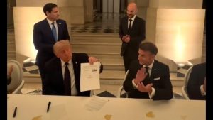 Preşedinţii SUA şi Iranului au semnat un acord de încetare a războiului