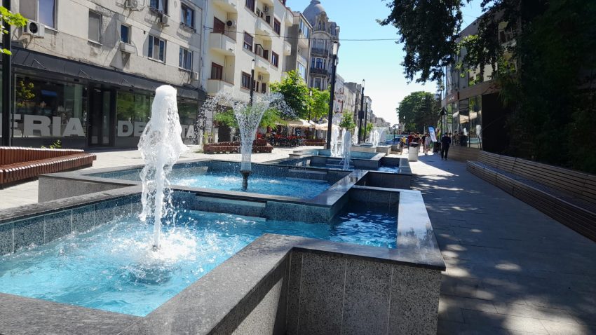 CONSTANȚA: Mai multe fântâni de pe strada Ștefan cel Mare au fost pornite