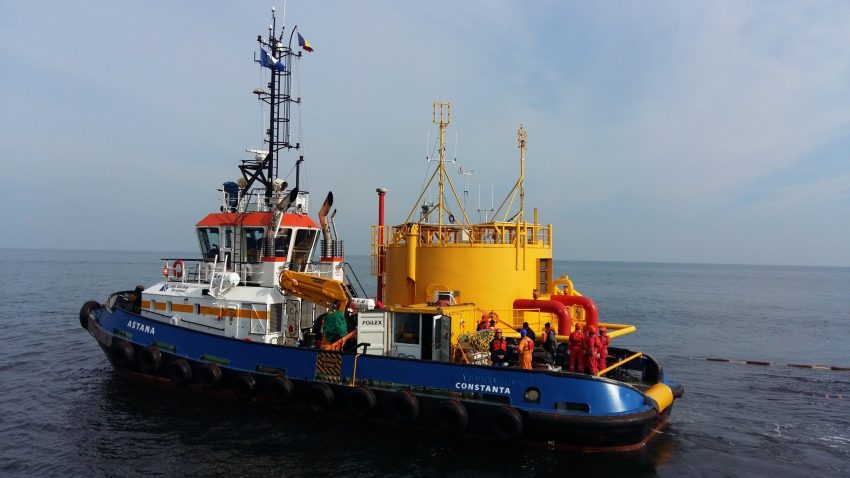 Trupul unui marinar, găsit în prima etapă de aducere la suprafață a remorcherului ASTANA, scufundat în zona Portului Midia