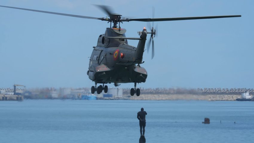 Forţele Navale Române participă la exerciţii de combatere a minelor și neutralizare a dispozitivelor explozive