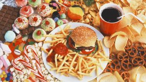Microbiștii pierd nopțile urmărind partidele din grupele Campionatului Mondial apelând și la un „răsfăț culinar”, iar acul cântarului ne poate surprinde neplăcut