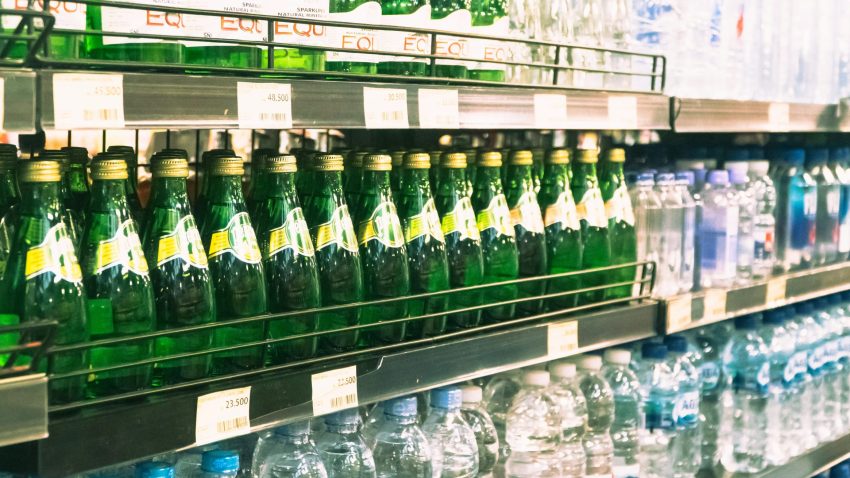 AUDIO | Aditivii alimentari sunt prezenți în apa aromatizată sau în tabletele împotriva durerii de gât