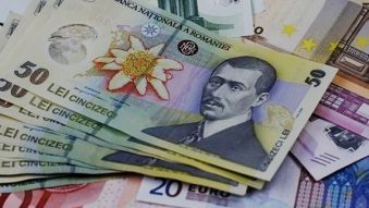 Leul s-a depreciat, joi, în raport cu principalele valute