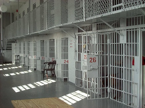MURFATLAR: Patru persoane cu mandate de executare a pedepsei închisorii, depistate și duse după gratii