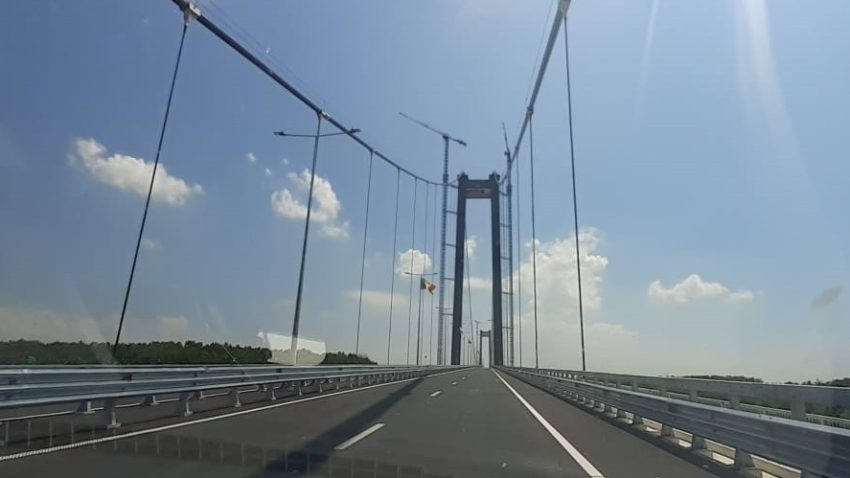 Lucrări și restricții de circulație pe podul suspendat peste Dunăre, sensul Tulcea – Brăila