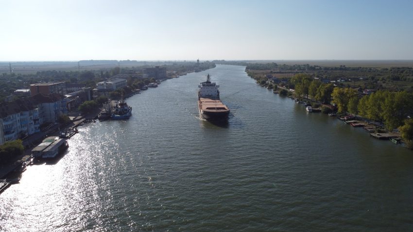 ANR: Traficul navelor maritime pe canalul Sulina a fost reluat
