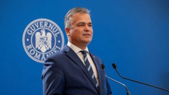 Plenul Parlamentului se reuneşte astăzi, de la ora 21.30, pentru a vota Guvernul Veştea