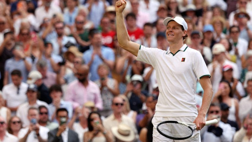 Jannik Sinner l-a învins pe Novak Djokovic şi va juca finala turneului de la Wimbledon