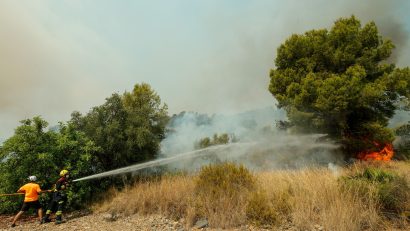 Peste 300.000 de oameni, nevoiţi să îşi părăsească locuinţele din cauza incendiilor din Franţa şi Spania