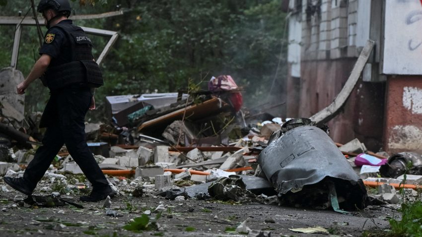Rusia atacă Ucraina cu rachete și drone, iar Polonia ridică avioane de luptă