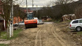 MANGALIA: Pietruirea străzilor din cartierul Dobrogea I se apropie de final