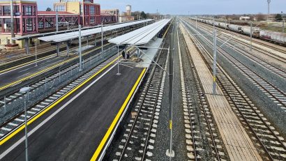 Trafic feroviar perturbat în stația Fetești de avarierea unor cabluri. 6 trenuri de călători, afectate de întârzieri