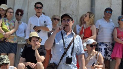 CONSTANȚA: Participare record la turul cultural ghidat de istoricul Cristian Cealera pe străzile mai puțin știute ale orașului