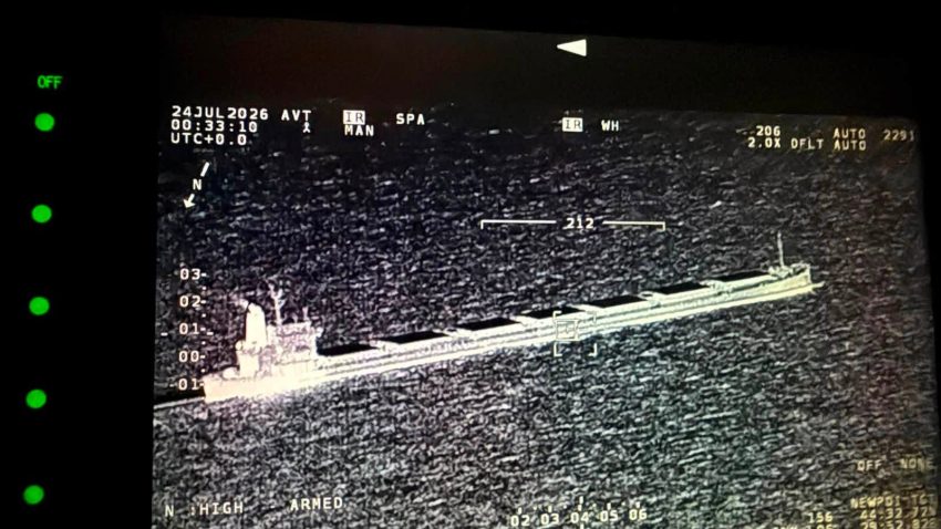 Armatorul navei Christiana B, avariată probabil de impactul cu o dronă, a cerut efectuarea reparațiilor la Constanța sau Varna