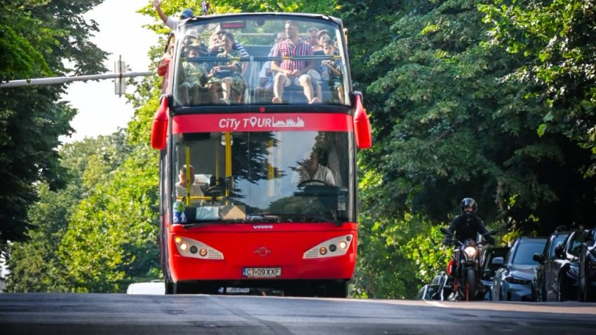 CONSTANȚA: Linia City Tour este suspendată temporar, din cauza condițiilor meteo