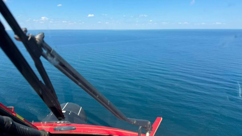 Marinarii dispăruți în Marea Neagră, căutați de un elicopter Black Hawk al MAI