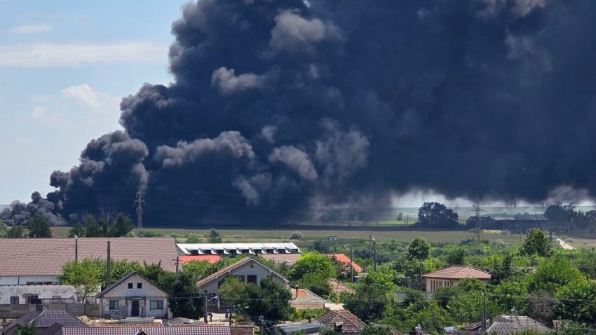 UPDATE Accident urmat de incendiu pe DN2A, la ieșire din Hârșova spre Constanța. Traficul rutier este oprit pe ambele sensuri