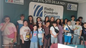Elevii de la școala “Nicolae Titulescu” au vizitat sediul Radio Constanța