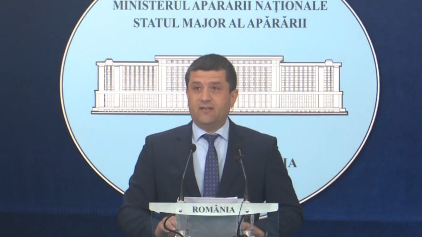 Radu Miruță spune că un comandant al unei unități militare deconta adidași și tricouri din banii Armatei