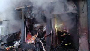 Magazin făcut scrum de un incendiu violent, în localitatea constănțeană Tortoman