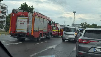 Accident rutier între trei autoturisme în stațiunea Mamaia, cu 5 persoane implicate