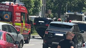 UPDATE | Accident rutier pe bulevardul Mamaia. O mașină s-a răsturnat