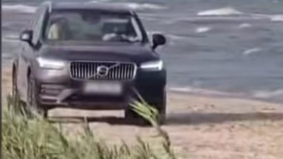 FOTO, VIDEO | Un șofer care a condus pe o plajă din Vadu, amendat cu 1000 de lei