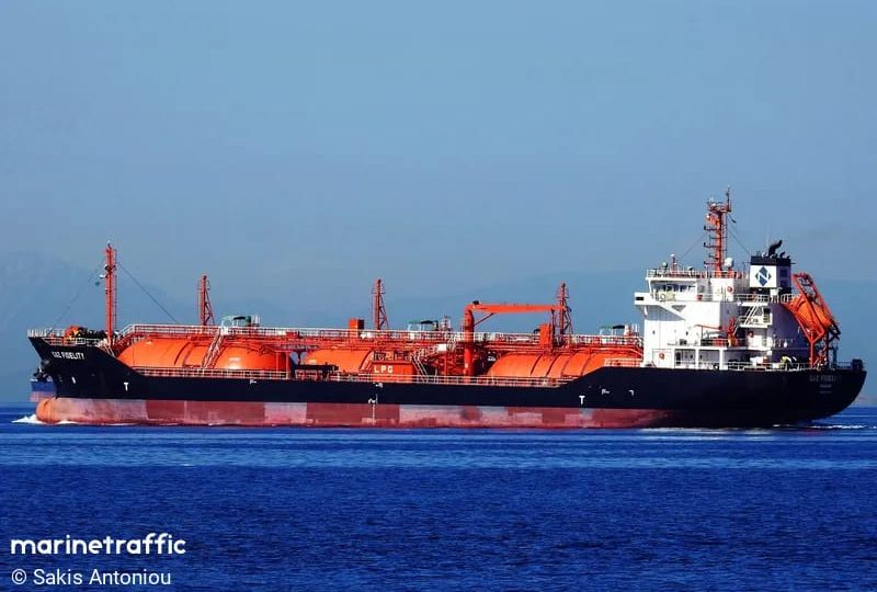SULINA: Incendiu la bordul unui petrolier în Marea Neagră. Trei marinari au fost răniți
