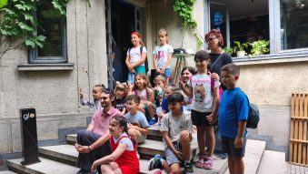Primul atelier „Cartea și Scena”, desfășurat în cadrul SEAS 2026, i-a adus pe copii mai aproape de lumea poveștilor și a actoriei