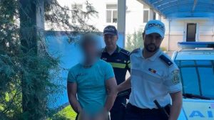 Un bărbat fără permis de conducere, sub influența alcoolului și cu numere de înmatriculare false, reținut de polițiștii constănțeni