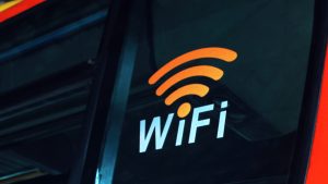 DNSC: Conectarea la rețele Wi-Fi gratuite din aeroporturi, hoteluri, cafenele poate expune datele personale
