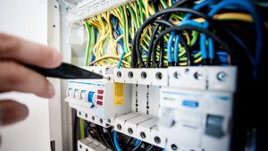 Stațiuni din sudul litoralului au rămas fără curent, din cauza unor avarii la rețeaua electrică