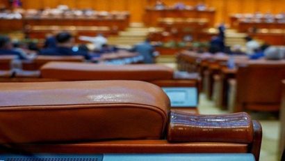 Parlamentul se reunește în sesiune extraordinară