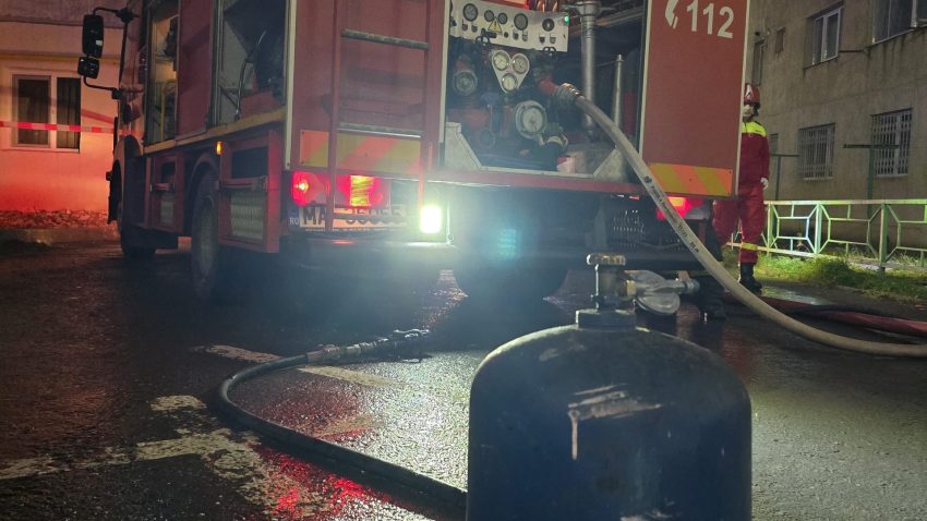 CONSTANȚA: Explozie neurmată de incendiu într-un apartament. 3 copii și 2 adulți au ajuns la spital