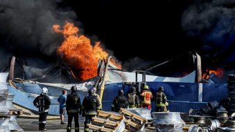 UCRAINA: Atac rusesc asupra unui depozit de muniții de lângă Kiev, soldat cu zeci de morți și răniți