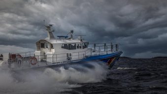 Echipajul unei nave SCUFUNDATE în Marea Neagră, salvat de Garda de Coastă și ARSVOM