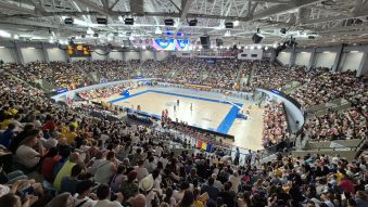 AUDIO | Tribune pline la “Danubius Arena” unde se desfășoară FIBA U18 Women’s EuroBasket, Divizia B