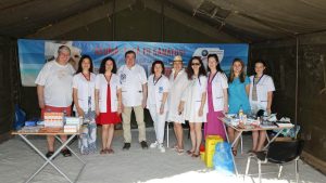 Peste 4.200 de consultații medicale oferite de medicii voluntari ai UMFCD pe litoral
