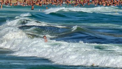 Două vieți luate de mare și alte zeci salvate duminică, în cea mai grea zi pentru salvatori de la începutul sezonului