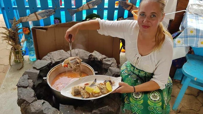 Chef Scărlătescu vine în Deltă la Sărbătoarea Borșului de Pește din Crișan