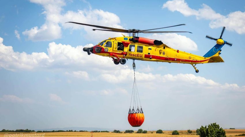 SERBIA: Elicopterul românesc rescEU a participat la primele misiuni de stingere a incendiilor de vegetație