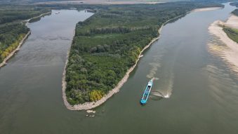 FOTO | Pregătiri pentru scufundarea barjelor cu piatră și devierea apei Dunării spre Centrala de la Cernavodă