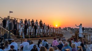 Muzică pe plajă și la Delfinariu: Corul Madrigal și Cantus Mundi aduc 5 zile de spectacol la Constanța
