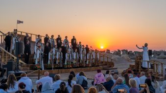 Muzică pe plajă și la Delfinariu: Corul Madrigal și Cantus Mundi aduc 5 zile de spectacol la Constanța