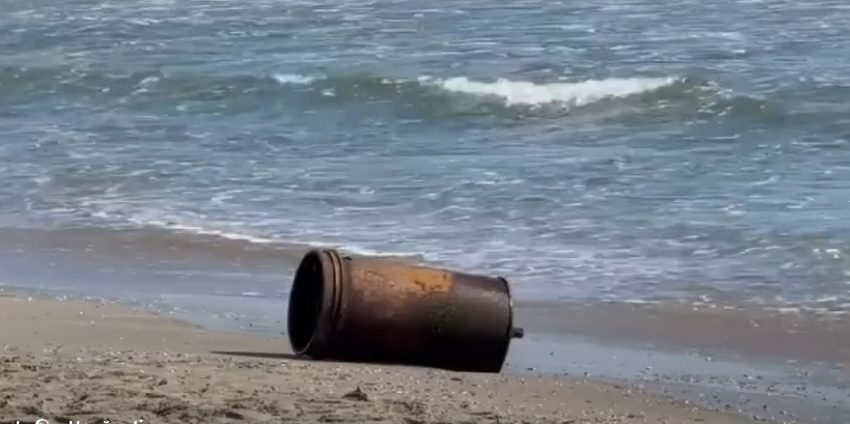 EFORIE NORD: Obiect suspect, posibilă mină marină, descoperit pe plajă